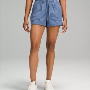 Lululemon Athletica Dance Studio HR 3.5” Shorts, Size 2, Oasis Blue